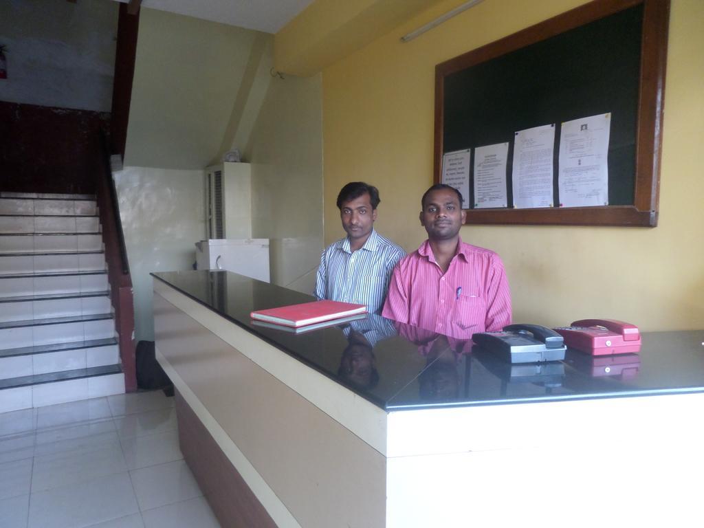 Hotel Sai Ratna Nashik Dış mekan fotoğraf