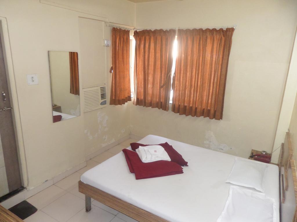Hotel Sai Ratna Nashik Oda fotoğraf
