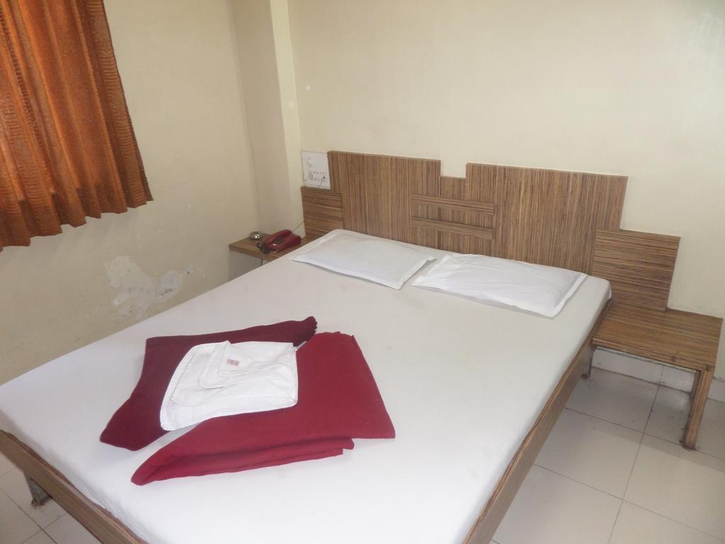 Hotel Sai Ratna Nashik Oda fotoğraf