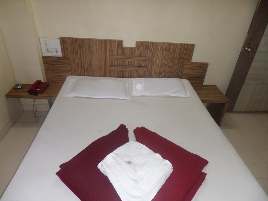 Hotel Sai Ratna Nashik Oda fotoğraf